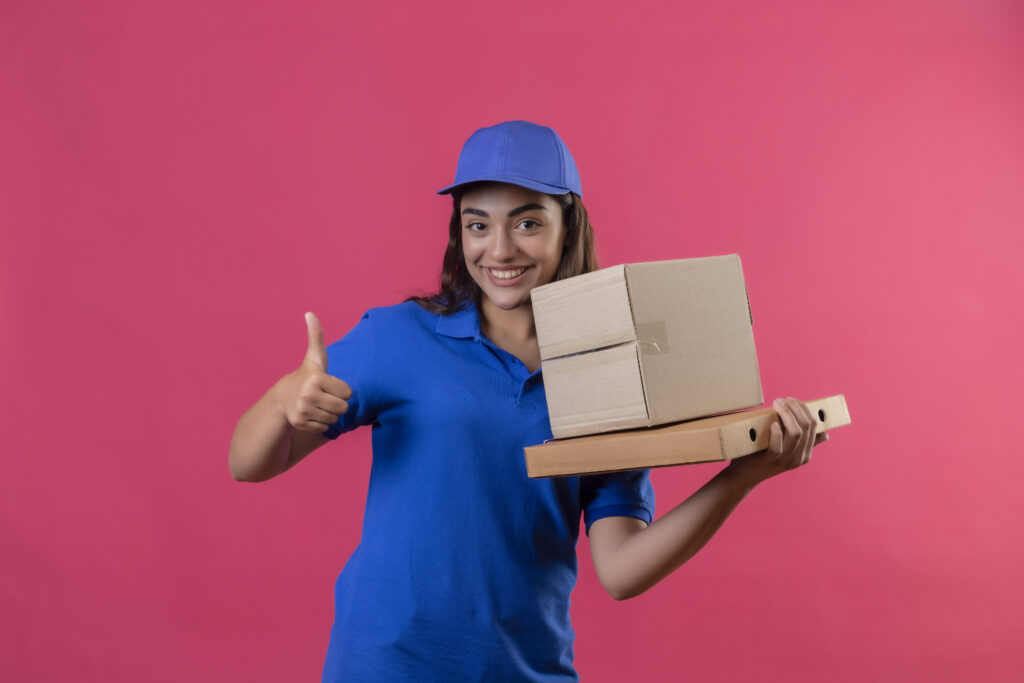 StoreHouse24 delivery staff with boxes